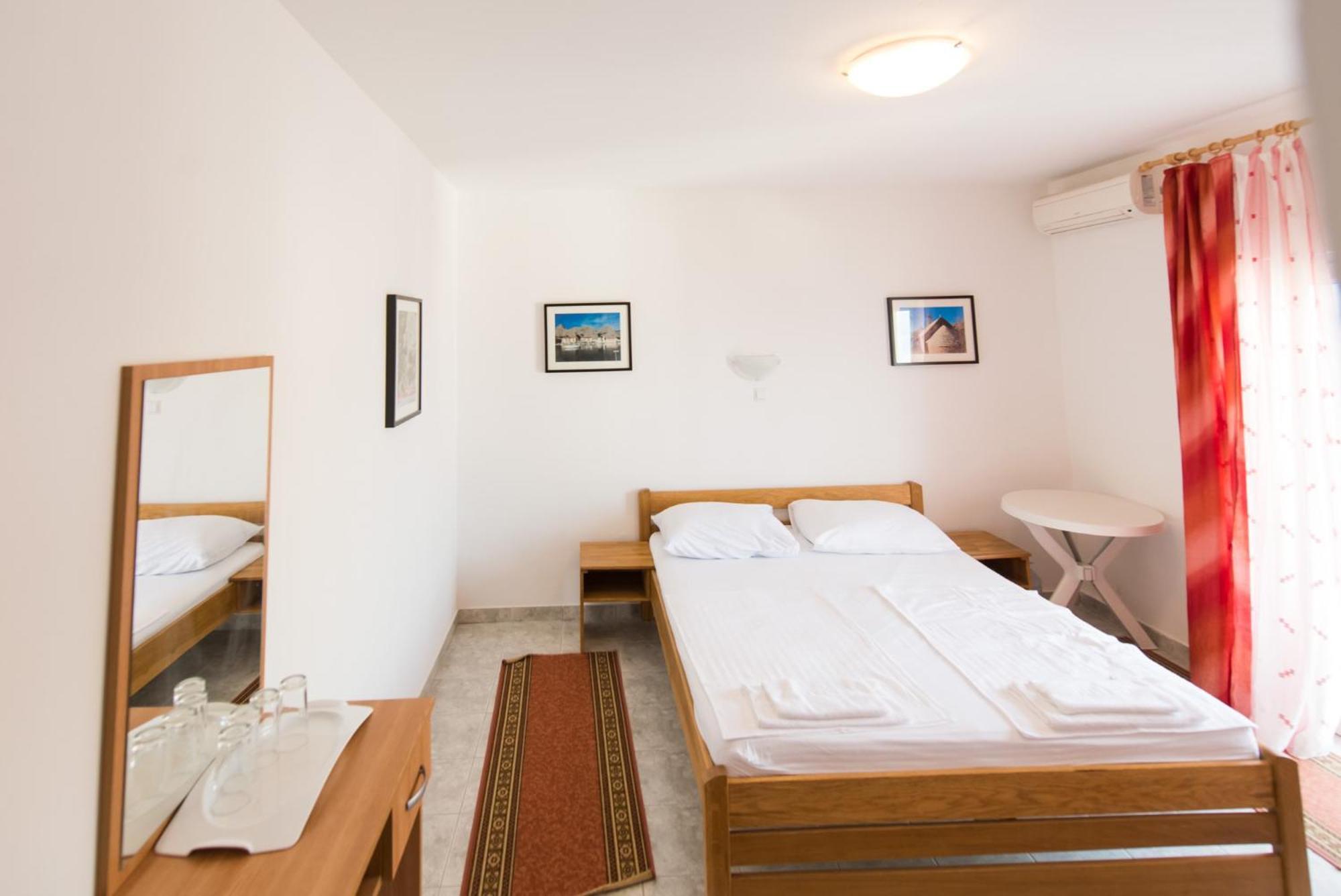 Bed And Breakfast Pero 3 Min Walk To The Beach Lokva Rogoznica Ngoại thất bức ảnh