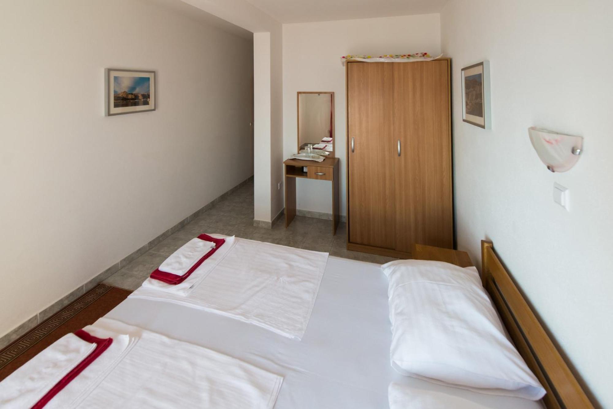 Bed And Breakfast Pero 3 Min Walk To The Beach Lokva Rogoznica Ngoại thất bức ảnh